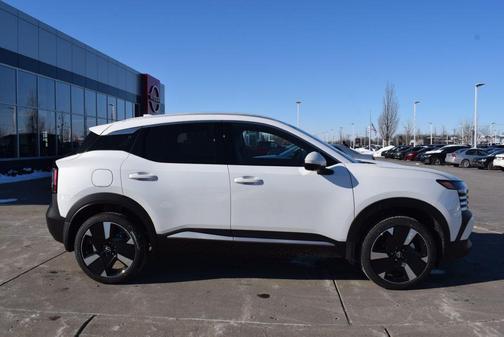 2025 Nissan Kicks SR