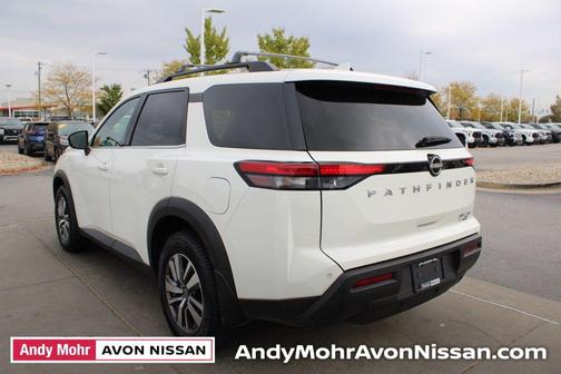 2022 Nissan Pathfinder SV