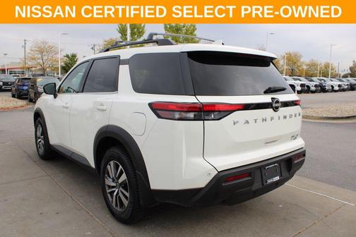 2022 Nissan Pathfinder SV