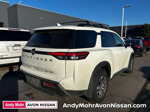 2022 Nissan Pathfinder SV
