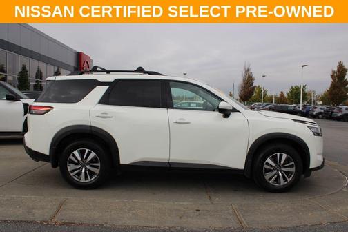 2022 Nissan Pathfinder SV
