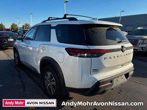 2022 Nissan Pathfinder SV