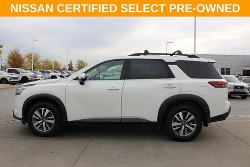 2022 Nissan Pathfinder SV