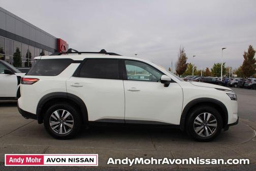 2022 Nissan Pathfinder SV