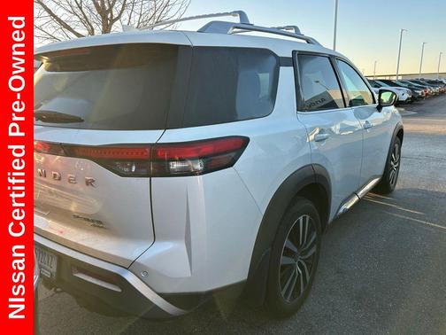2024 Nissan Pathfinder Platinum