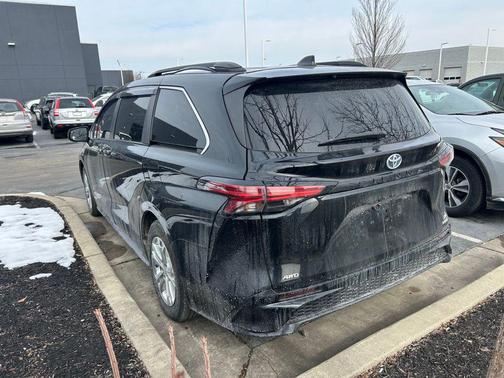 2021 Toyota Sienna XSE 7 Passenger