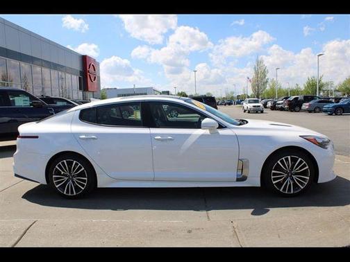 Snow White Pearl 2018 Kia Stinger Premium
