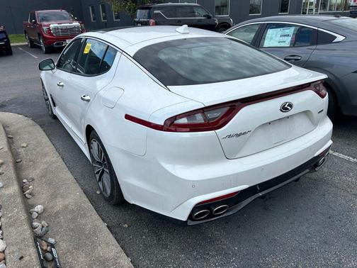 Snow White Pearl 2018 Kia Stinger Premium