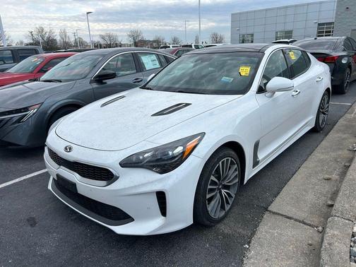 Snow White Pearl 2018 Kia Stinger Premium