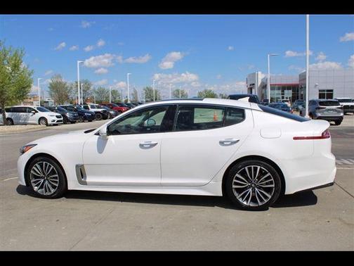 Snow White Pearl 2018 Kia Stinger Premium