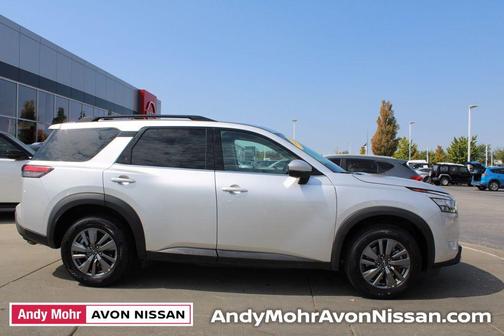 2024 Nissan Pathfinder SV