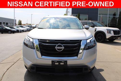 2024 Nissan Pathfinder SV