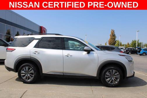 2024 Nissan Pathfinder SV