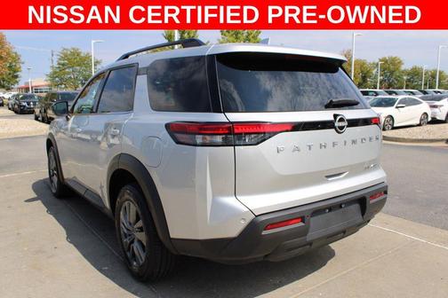 2024 Nissan Pathfinder SV