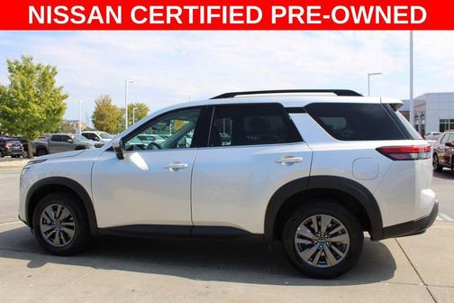 2024 Nissan Pathfinder SV