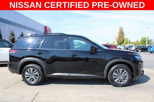 2024 Nissan Pathfinder SV