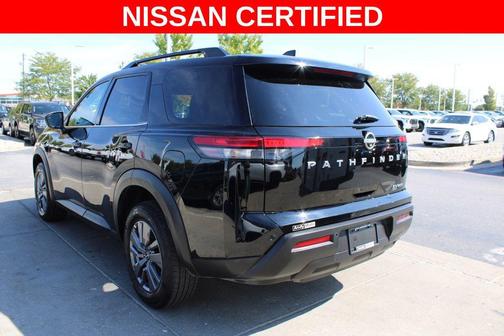 2024 Nissan Pathfinder SV