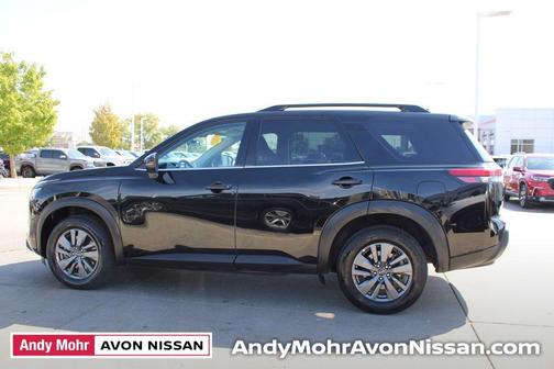 2024 Nissan Pathfinder SV