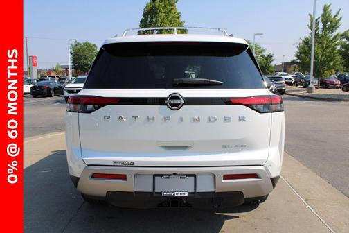 2025 Nissan Pathfinder SL