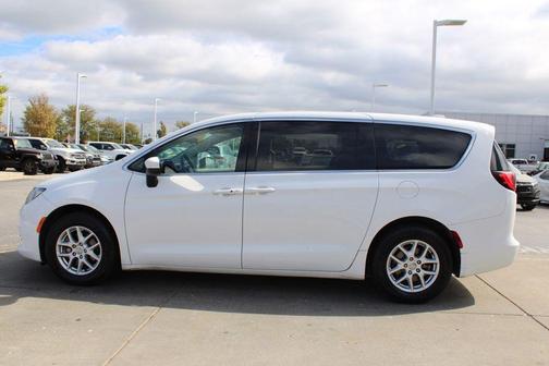 2020 Chrysler Voyager LX