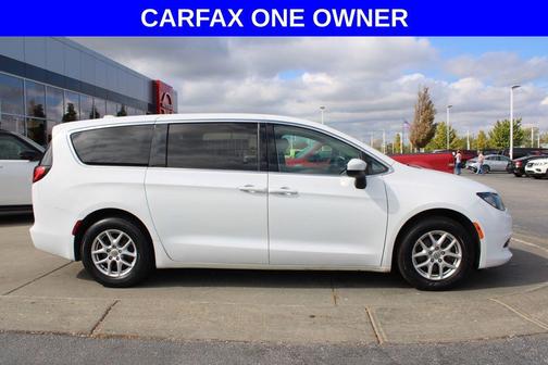2020 Chrysler Voyager LX