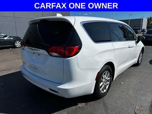 2020 Chrysler Voyager LX