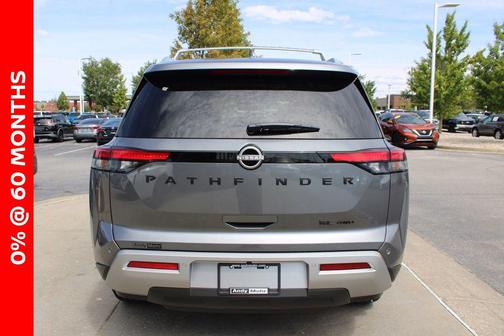2025 Nissan Pathfinder SL
