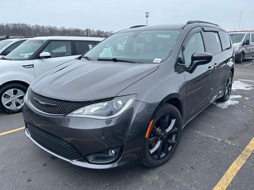 2018 Chrysler Pacifica Touring-L