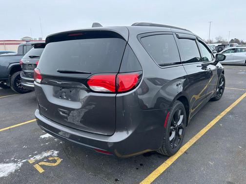 2018 Chrysler Pacifica Touring-L