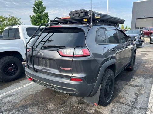Granite Crystal Metallic Clearcoat 2020 Jeep Cherokee Trailhawk
