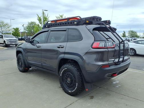Granite Crystal Metallic Clearcoat 2020 Jeep Cherokee Trailhawk