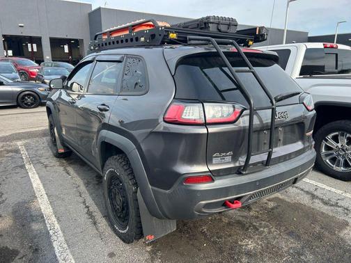 Granite Crystal Metallic Clearcoat 2020 Jeep Cherokee Trailhawk