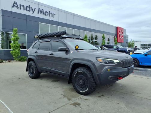 Granite Crystal Metallic Clearcoat 2020 Jeep Cherokee Trailhawk