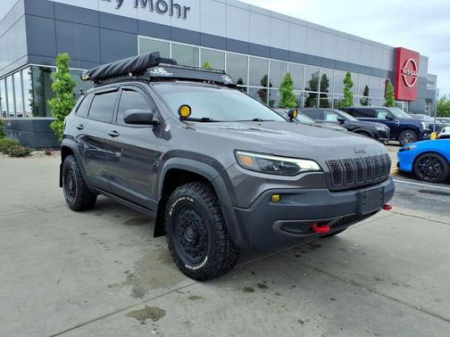 Granite Crystal Metallic Clearcoat 2020 Jeep Cherokee Trailhawk