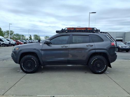Granite Crystal Metallic Clearcoat 2020 Jeep Cherokee Trailhawk