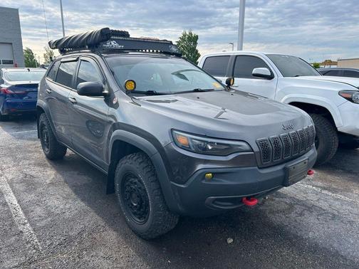 Granite Crystal Metallic Clearcoat 2020 Jeep Cherokee Trailhawk