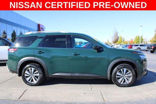 2024 Nissan Pathfinder SL