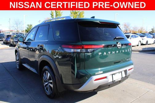 2024 Nissan Pathfinder SL