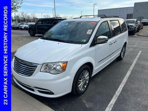 Bright White Clearcoat 2016 Chrysler Town & Country Touring-L