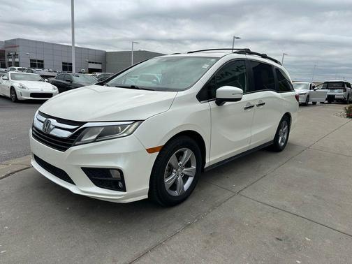 White Diamond Pearl 2018 Honda Odyssey EX-L