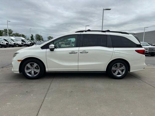White Diamond Pearl 2018 Honda Odyssey EX-L