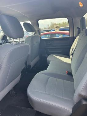 Brilliant Black Crystal Pearlcoat 2018 RAM 1500 Express