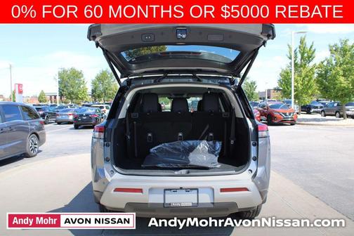 2025 Nissan Pathfinder SL