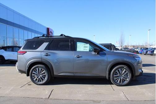 2025 Nissan Pathfinder SL