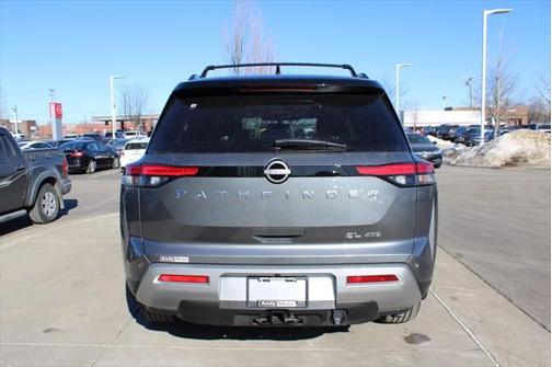 2025 Nissan Pathfinder SL