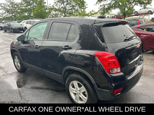 Mosaic Black Metallic 2022 Chevrolet Trax LS