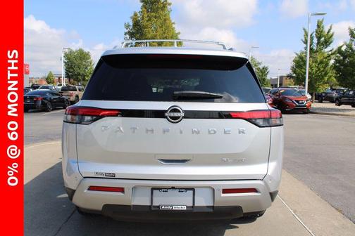 2025 Nissan Pathfinder SL