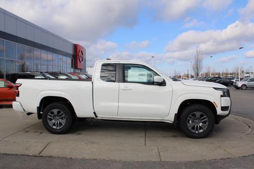 2025 Nissan Frontier SV