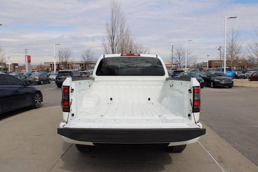 2025 Nissan Frontier SV