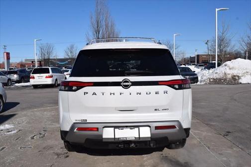 2025 Nissan Pathfinder SL